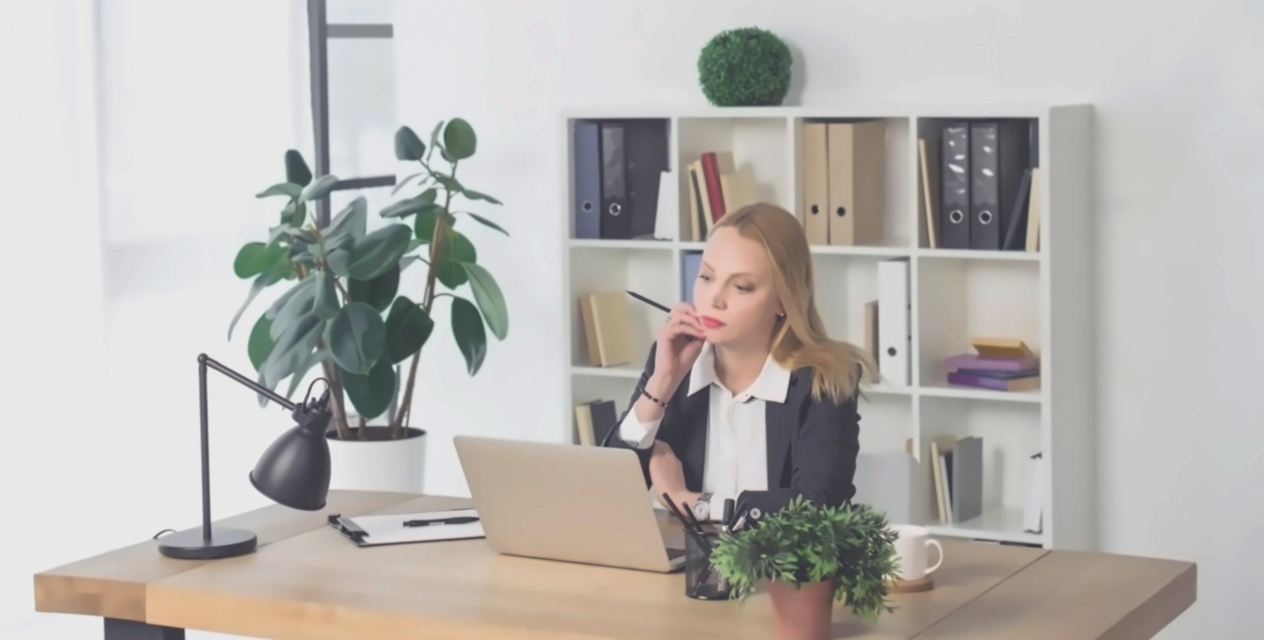 Session de formation avec tableaux et analyses financières